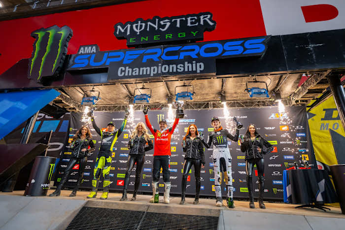 250 Podium (from left to right): Hampshire, Kitchen, Shimoda.